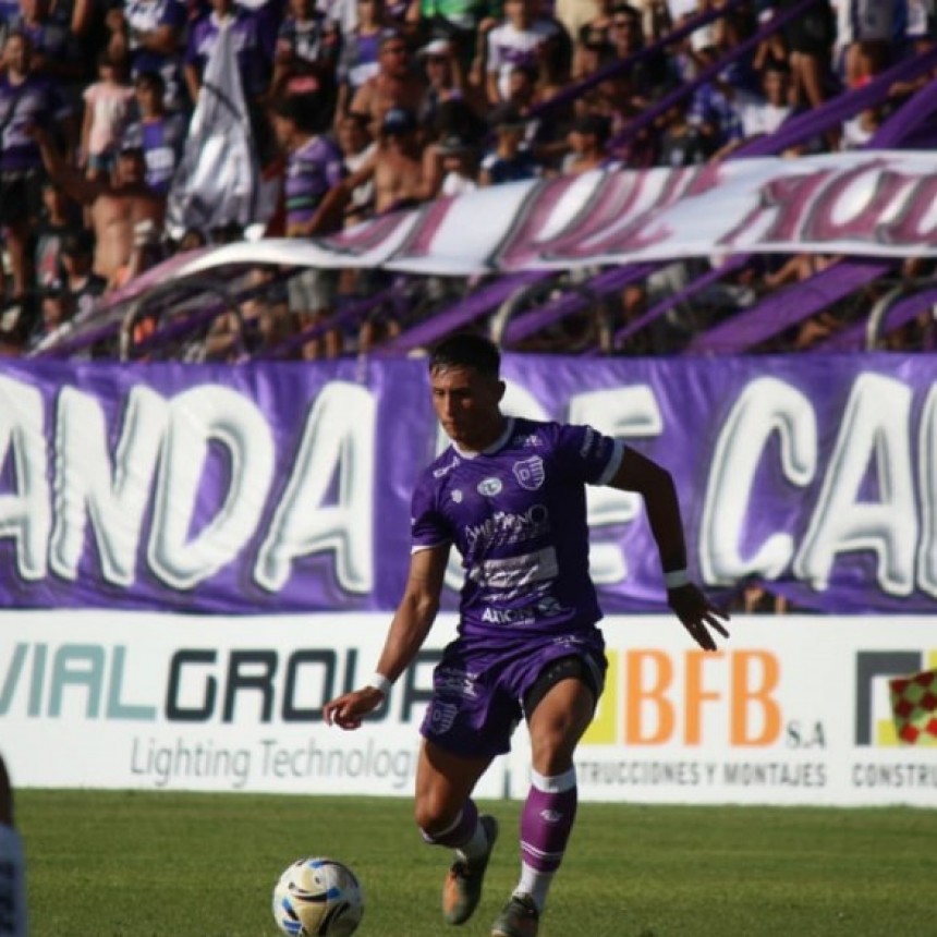 Villa Dálmine perdió en su debut como local