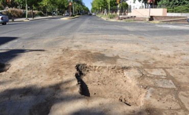 Avanzan las obras de bacheo en el centro de la ciudad