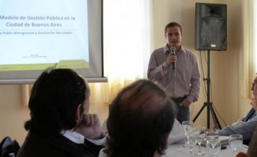 Abella present&oacute; el modelo de gesti&oacute;n que quiere para la ciudad