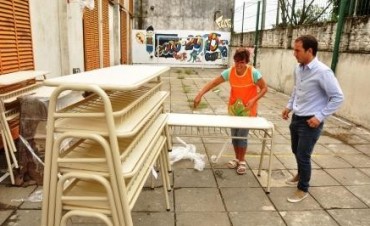 El Intendente entreg&oacute; mobiliario a escuelas p&uacute;blicas de la ciudad