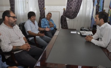 El Intendente recibi&oacute; a la UOCRA y se comprometi&oacute; a gestionar obras pendientes