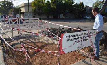 Reparan m&aacute;s baches en el casco c&eacute;ntrico