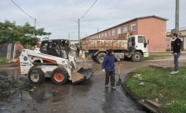 El intendente Abella supervis&oacute; trabajos en el barrio Dignidad 