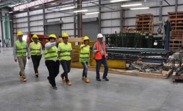Abella visit&oacute; la empresa Saint Gobain que crear&aacute; nuevos puestos de trabajo para Campana