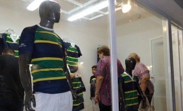 El Club Ciudad de Campana inaugur� su local de ropa