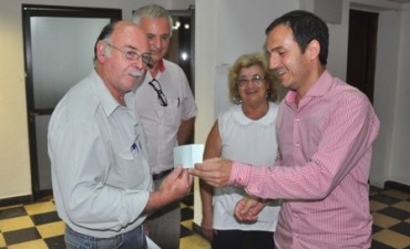 El Intendente entreg&oacute; subsidios a escuelas p&uacute;blicas de la ciudad