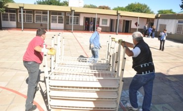 El Municipio entreg&oacute; mobiliario a escuelas de la ciudad
