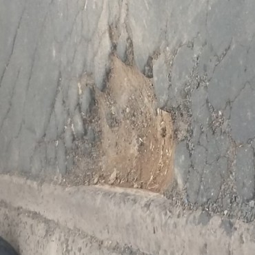 El pozo nuestro de cada d�a:  hoy Estrada esquina Boulevard Dellepiane