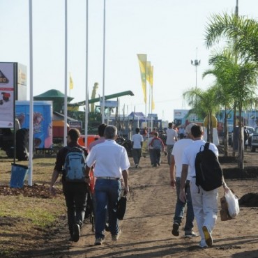  ABRE LA NUEVA EXPOAGRO Y RADIO CITY CAMPANA FM 91.7 TRANSMITE EN DIRECTO