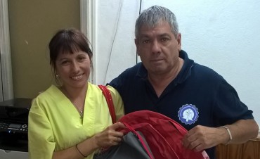 El Sindicato de Trabajadores Municipales de Campana, finaliz&oacute; la entrega de guardapolvos y mochilas