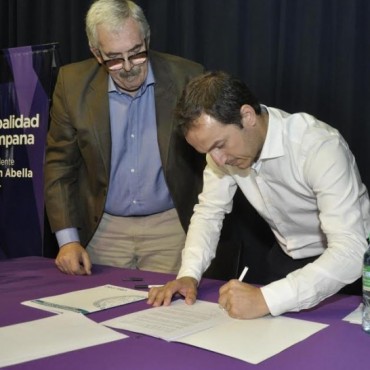 El Intendente firm&oacute; el convenio que formaliza la llegada del CBC a Campana