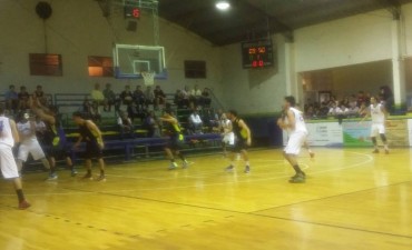 El Club Ciudad de Campana le gan&oacute; a Racing de Olavarr&iacute;a 84 a 68