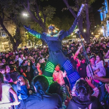 Espectacular cierre del verano en Campana: m&aacute;s de 25.000 personas vibraron al ritmo de Mar&iacute; Mar&iacute;