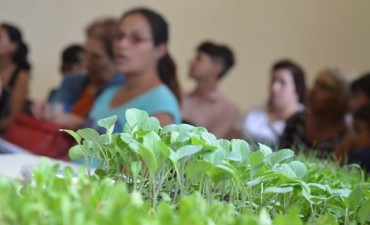 Comenzaron los talleres de Pro- Huerta en Los Pioneros y Lubo
