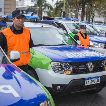 El Intendente present&oacute; seis nuevos m&oacute;viles policiales
