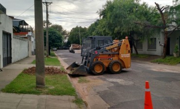 Con la nueva minicargadora, se contin&uacute;a mejorando la higiene urbana de la ciudad