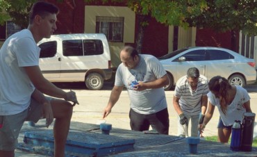 J&oacute;venes y vecinos de la zona reacondicionaron la sede de los Abuelos de la Plaza Espa&ntilde;a 