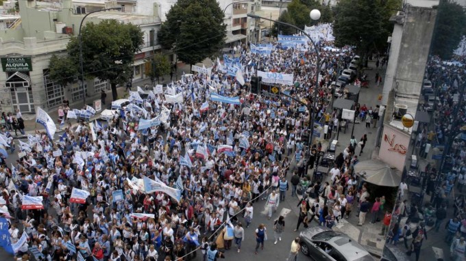 Docentes: la marcha m&aacute;s grande en 20 a&ntilde;os