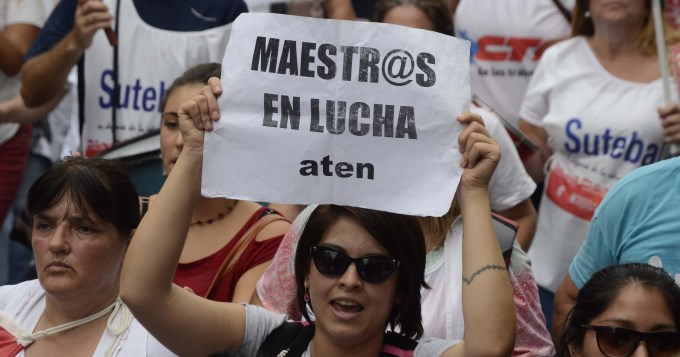 Docentes van al Congreso a pedir paritaria nacional