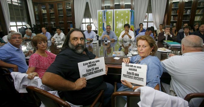 Este viernes, nueva reuni&oacute;n entre gobierno y docentes