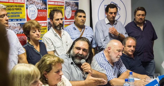 Sin clases en casi todo el pa&iacute;s por el paro docente