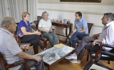 Abella se reuni&oacute; con autoridades de la Casa de D&iacute;a Padre An&iacute;bal 