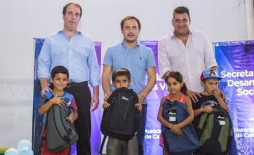 Desde Cambiemos destacaron la entrega de m&aacute;s de 1.000 mochilas y &uacute;tiles escolares   