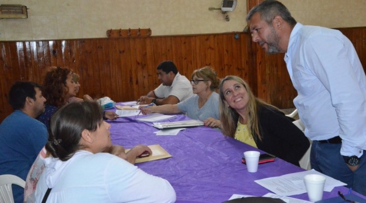 Con una &ldquo;oficina m&oacute;vil&rdquo;, el Municipio asesora sobre tr&aacute;mites de escrituraci&oacute;n 