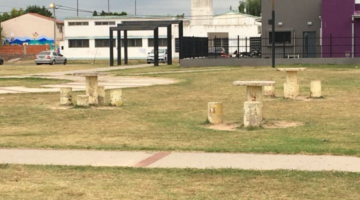 Rosa Funes: &ldquo;SE DEBE RECUPERAR Y RENOVAR LA PLAZA DEL BARRIO LUBO PARA TODA LA FAMILIA&rdquo;