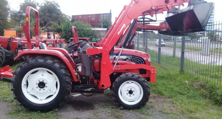 DONACION DE UN TRACTOR Y ELEMENTOS DE LABRANZA PARA LA ESCUELA DE ENSE&Ntilde;ANZA AGRARIA No. 1, ISLA TALAVERA 