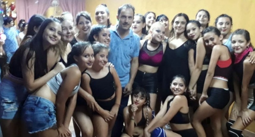 Abella acompa&ntilde;&oacute; la apertura de una nueva academia de danzas