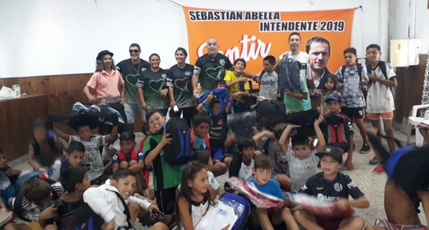 Militantes de &ldquo;Sentir&rdquo; entregaron kits escolares a chicos de La Esperanza