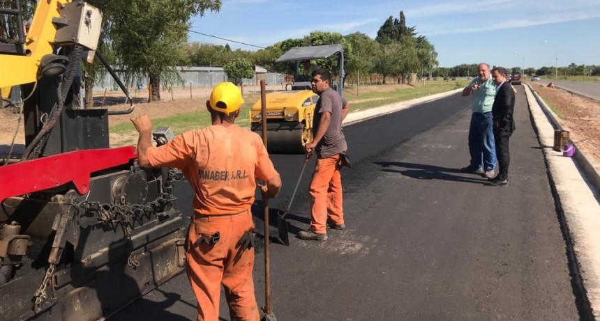 Se comenz&oacute; a asfaltar la ampliaci&oacute;n de la avenida Rivadavia