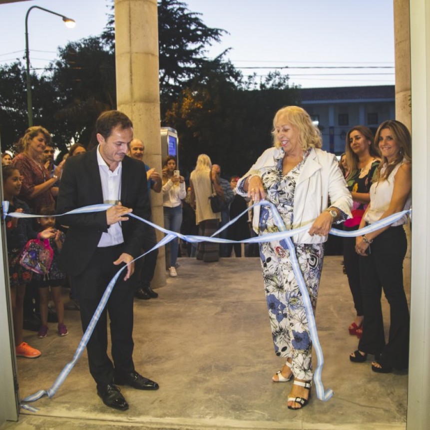 Abella inaugur&oacute; la nueva biblioteca p&uacute;blica municipal