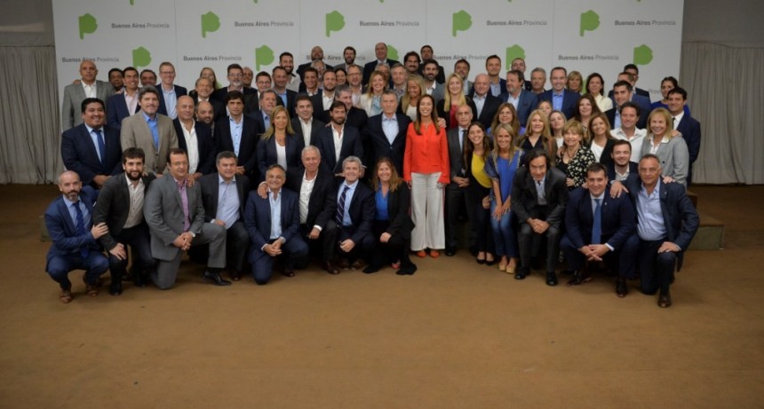 MAURICIO MACRI Y MAR&Iacute;A EUGENIA VIDAL ENCABEZARON LA REUNI&Oacute;N DE GABINETE EN LA SEDE DE LA GOBERNACI&Oacute;N BONAERENSE 