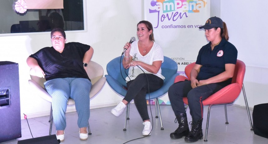 Participantes de &ldquo;Soy joven, soy voluntario&rdquo; homenajearon a las mujeres
