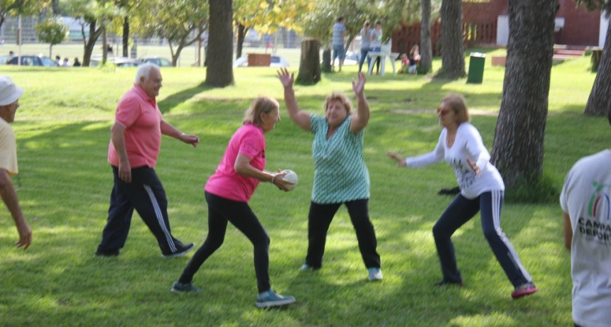 Adultos mayores regresaron con las actividades deportivas gratuitas en el Club Ciudad