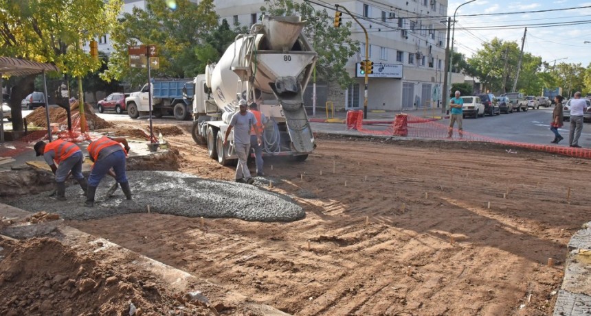 Realizan una importante obra de bacheo de hormig&oacute;n en Mitre y Beruti