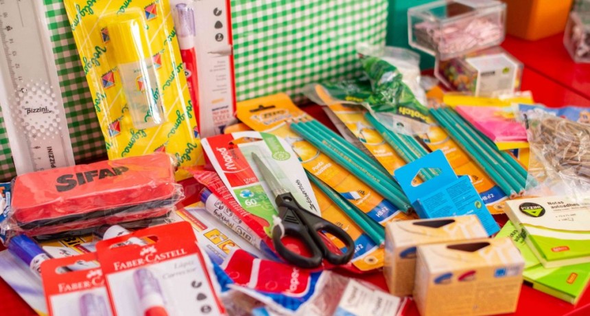 Tenaris don&oacute; importantes kits de &uacute;tiles escolares a cinco escuelas primarias de Campana