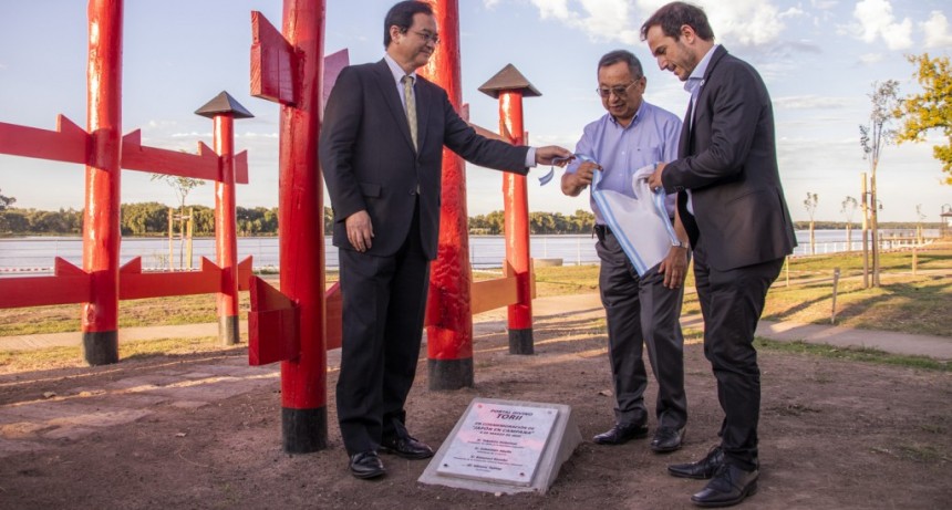 Con la inauguraci&oacute;n de un Torii japon&eacute;s en la nueva Costanera, inici&oacute; la muestra &ldquo;Jap&oacute;n en Campana&rdquo;