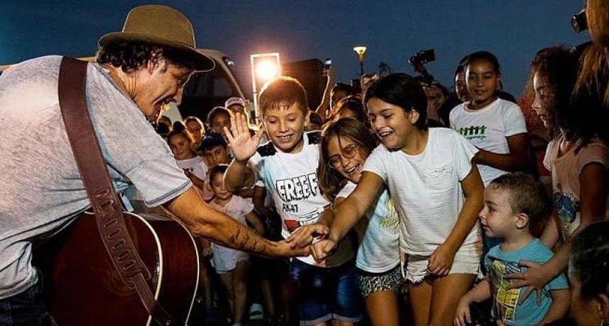 COTI   convoc&oacute; a una multitud   en la gira solidaria "Canciones &uacute;tiles"