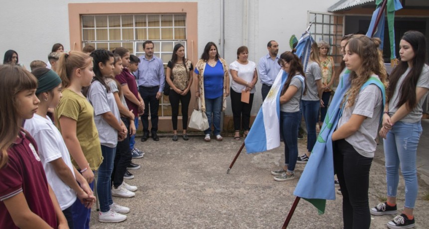 El Intendente acompa&ntilde;&oacute; el inicio de las clases en el nivel secundario 