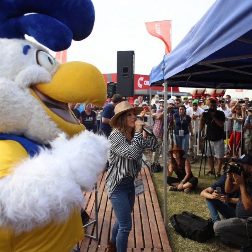 Al ritmo de Soledad Pastorutti, New Holland Agriculture lanz&oacute; nuevos equipos para el agro