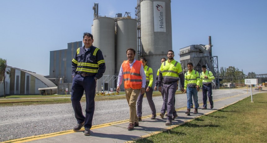 El Intendente visit&oacute; la planta de la empresa Holcim