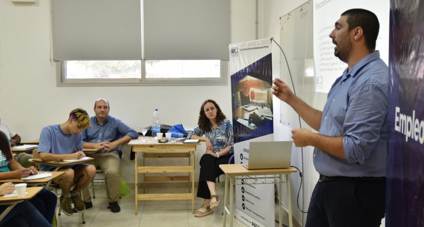 Vecinos participaron de un taller de b&uacute;squeda de empleo   