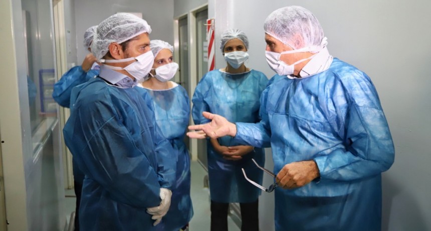 Kicillof visit&oacute; el Instituto Biol&oacute;gico provincial que duplic&oacute; la producci&oacute;n de alcohol en gel