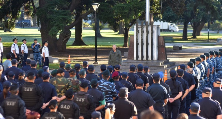 El ministro Berni a la Polic&iacute;a: &ldquo;Tenemos la obligaci&oacute;n de cuidar a los 17 millones de bonaerenses"