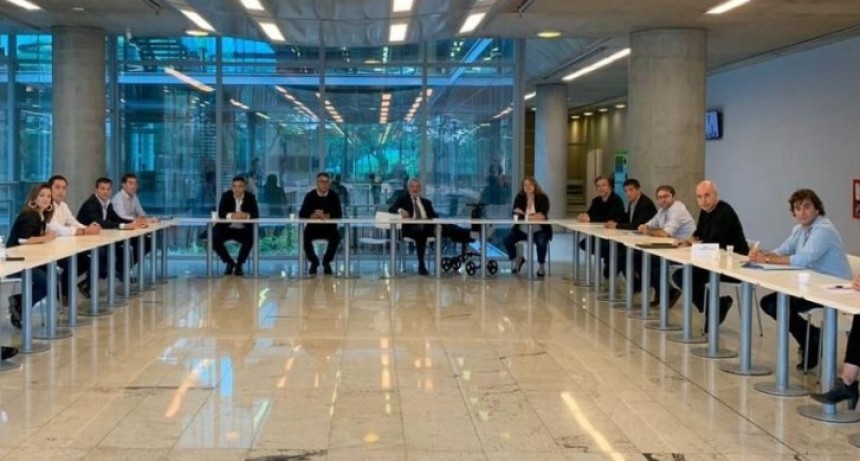 Trabajando en equipo para derrotar al virus