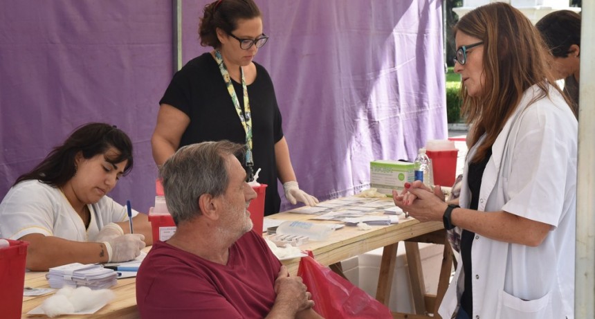 Dos mil adultos mayores se vacunaron contra la Gripe A en el primer d&iacute;a de la campa&ntilde;a 