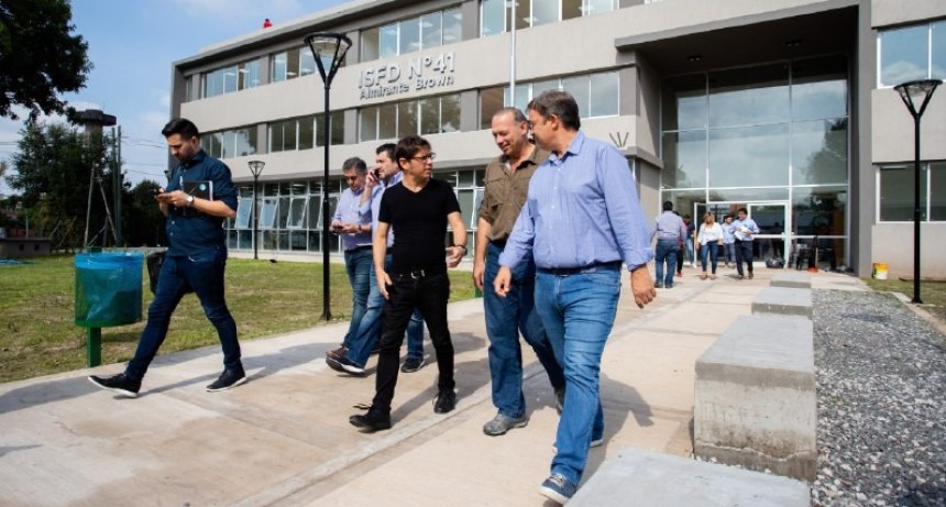Kicillof visit&oacute; los comit&eacute;s de emergencia de Alte. Brown, Lomas y Echeverr&iacute;a